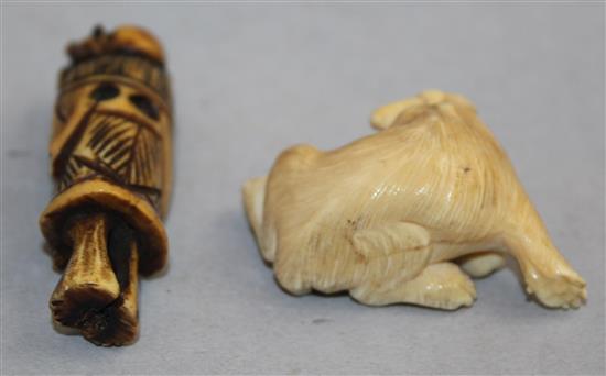 A Japanese ivory figure of a cat and a stag horn netsuke, 5.8cm